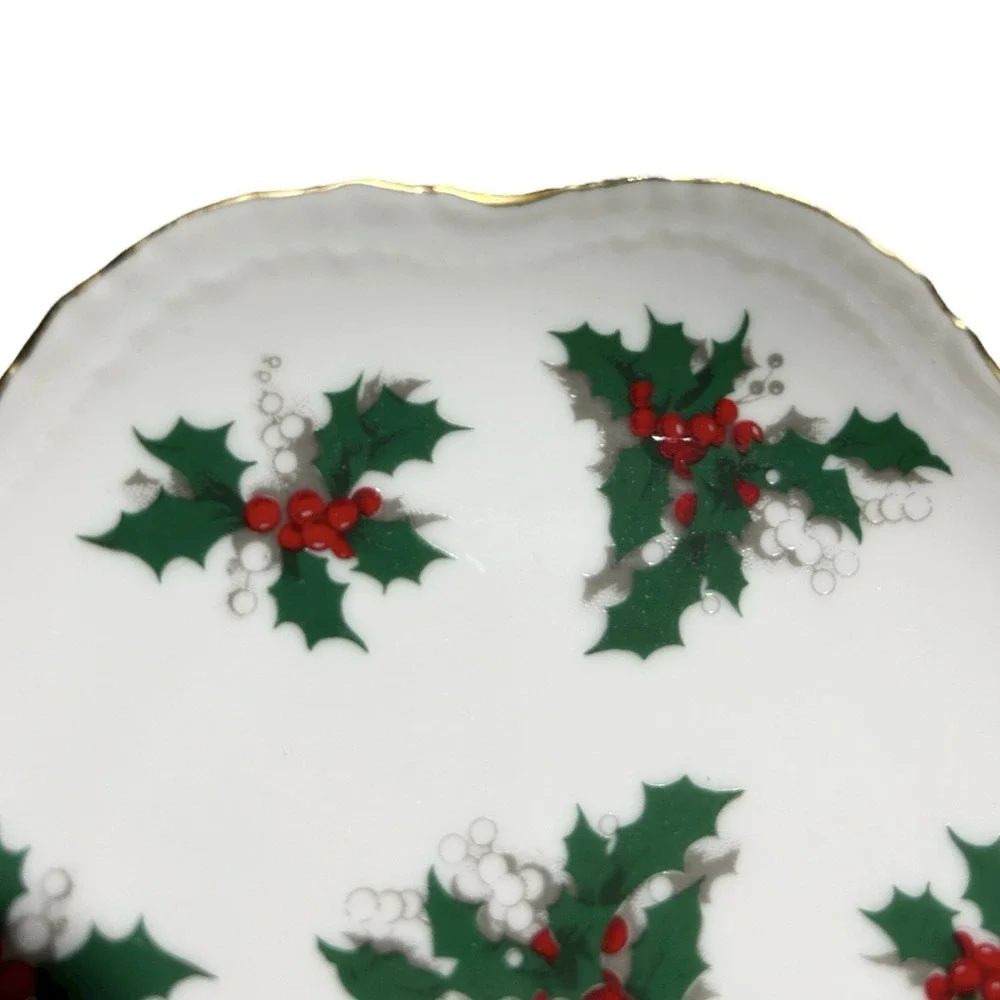 2 Vtg LEFTON Holly & Berry Dessert / Snack Plates 6